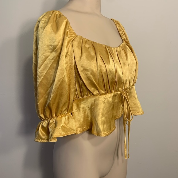 Moon River golden silky crop top - Picture 4 of 4